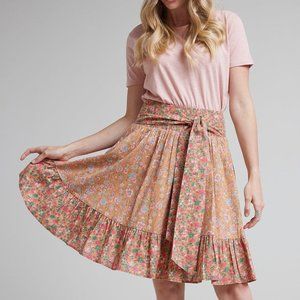 Downeast garden tie skirt size small NWT